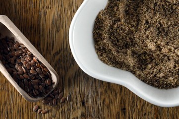 whole and ground linseeds (flax seeds)
