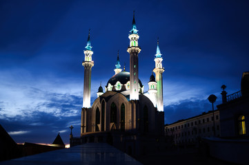 Fototapeta na wymiar the main Cathedral Juma mosque of the Republic of Tatarstan Kul Sharif.
