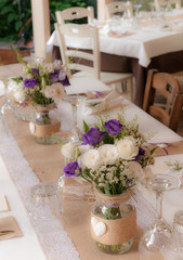 Tavola apparecchiata per matrimonio