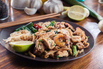 Pad Thai with chicken and shrimp