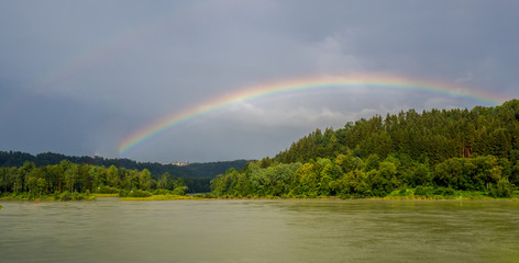 Regenbogen &uuml;ber dem Donautal
