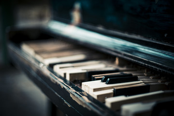 altes klavir in simferopol