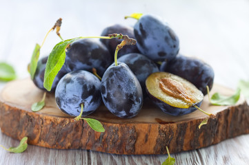 Fresh plums with leaves