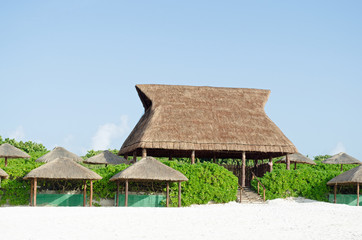 Fototapeta na wymiar Hay roof hut at beach. Maxico