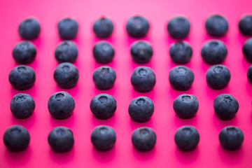 Obraz na płótnie Canvas Natural fresh ripe tasty blueberries on pink background