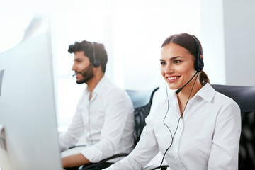 Online Support Center Operator Consulting Client Online