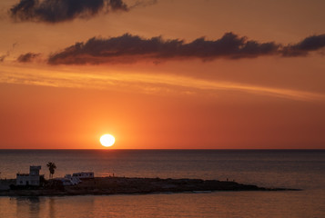 Naklejka premium Beatiful sunrise at sea coast