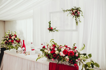 Fototapeta na wymiar wedding decor, bouquet and accessories 