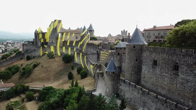 Chateau de Carcassonne fresque Varini