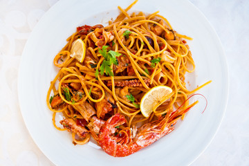 Спагетти с морепродуктами / Spaghetti with seafood © lyubimtseva_k