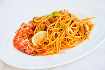 Спагетти с морепродуктами / Spaghetti with seafood © lyubimtseva_k