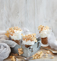 White currants and yogurt