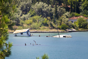 Haus und Boot am versinken