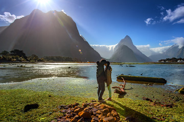 couple lover in romantic sweet honeymoon in milford sound, popupar tourist place and famous for travelling - obrazy, fototapety, plakaty