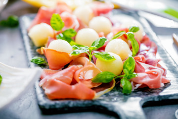Melone mit Schinken 