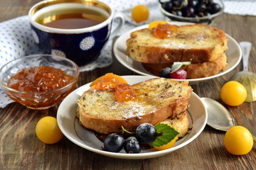 French toast with fresh berries and jam