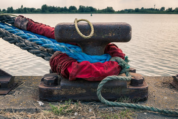 Poller im Hafen