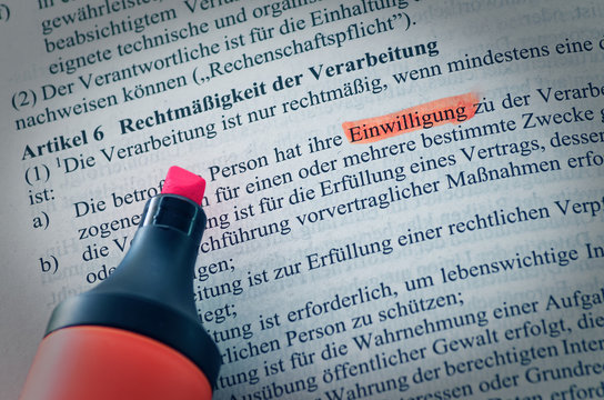 Datenschutzgrundverordnung Gesetzestext als &ouml;ffentiches Recht der EU mit Hervorhebung des Artikel 6 Einwilligung und Rechtfertigung ohne Copyrigth zur Verdeutlichung der Einf&uuml;hrung der DSGVO in der EU