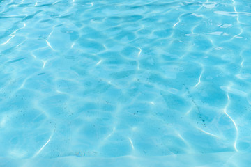 Fototapeta na wymiar clear blue water in the pool