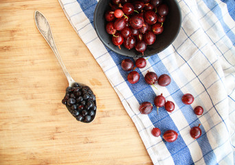 Flatlay with raspberries, blueberries and gooseberries.