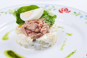 salad with tuna