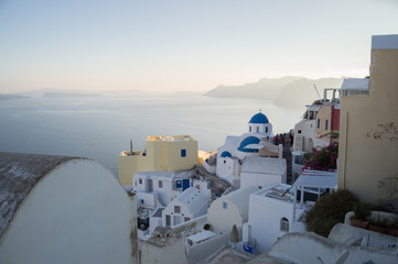 Obraz premium Whitewashed Houses and Church on Cliffs with Sea View in Oia, Santorini, Cyclades, Greece