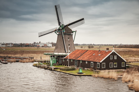 Windmill on Zaan river coast, Zaanse Schans