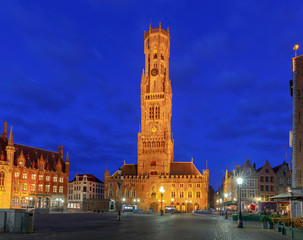 Naklejka premium Brugge. Market square at sunset.