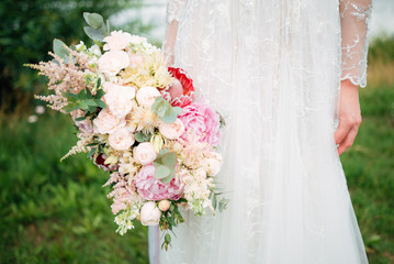 bouquet, wedding, bride, background, isolated, white, beautiful, flowers, floral, green, dress, rose, rustic, nature, beauty, woman, girl, decoration, flower, happy, celebration © Pavel