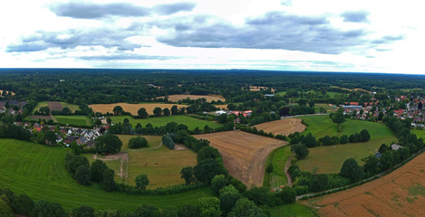 Panorama Luftbild Felder und Wiesen mit Horizont