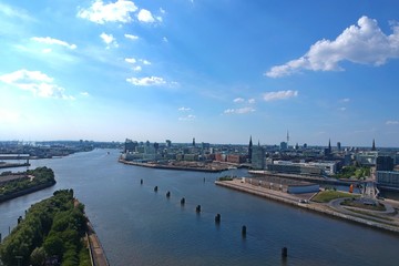 Fototapeta na wymiar Hamburg Elbe mit Hafencity Luftbild