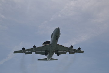 Fototapeta na wymiar Lądujący samolot