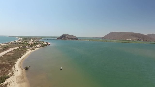 Manglares playa El Maviri