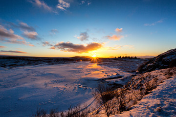 Sunset on icelandeic tundra with snow and ice - obrazy, fototapety, plakaty