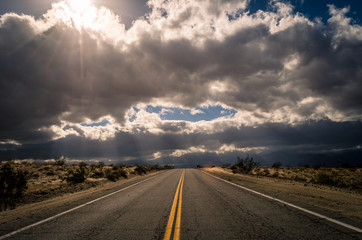 Naklejka premium Stormy road