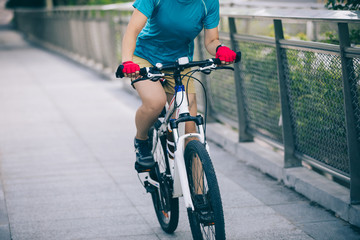 Fototapeta na wymiar Woman freerider riding mountain bike on city, Sports extreme and active lifestyle.