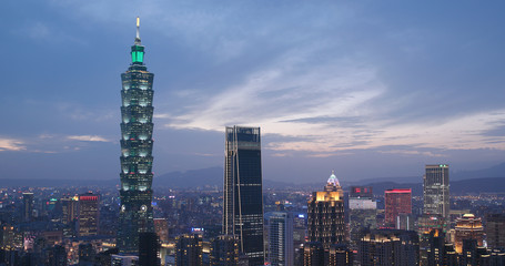 Fototapeta premium Taipei city at night