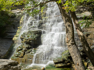 cascata alferello alfero rocce