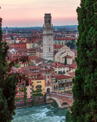 La vista di Verona al tramonto da Castel San Pietro
