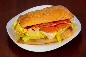 Salmon sandwich with salad
