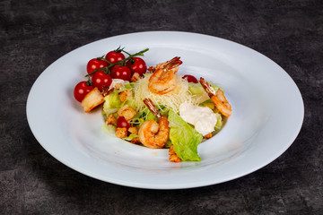 Salad Caesar with prawn