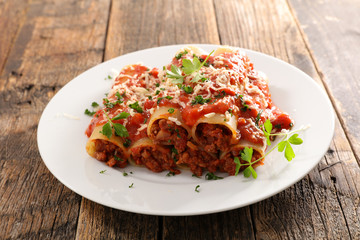 italian pasta with beef and tomato