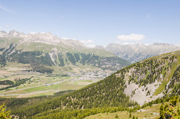 Fototapeta premium St. Moritz, Celerina, Samedan, Oberengadin, Panoramaweg, Seenplatte, Muottas Muragl, Piz Ot, Alpen, Graubünden, Sommer, Schweiz