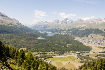 St. Moritz, Muottas Muragl, Seenplatte, Oberengadin, St. Moritzersee, Stazerwald, Stazersee, Wanderweg, Piz Julier, Piz Nair, Alpen, Graubünden, Sommer, Schweiz