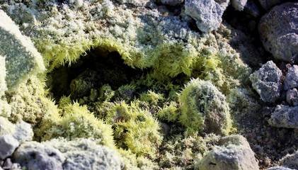 dépôts de soufre sur le cratère de Vulcano © Jacky Jeannet