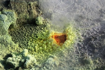 dépôts de soufre sur le cratère de Vulcano © Jacky Jeannet