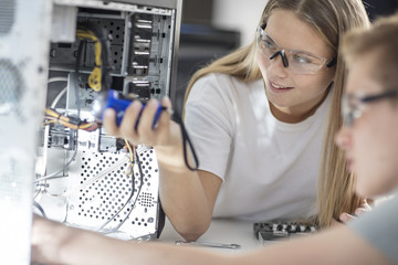 Students assembling computer in class