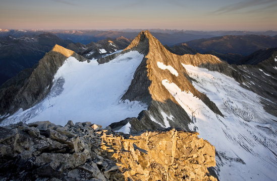 Austria, Tyrol, Zillertal Alps, View from Reichenspitze, glaciated mountains at sunrise, Wildgerlos Valley, High Tauern National Park
