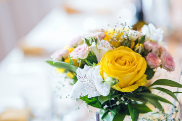 Wedding table decoration - fresh white and yellow flowers