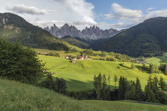 Italy, Alps, Dolomites, Santa Magdalena, Vilnoess Valley